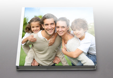 Stampa i fotoalbum personalizzati per tutta la famiglia, scegliendo tra tanti stili ed album di qualità.